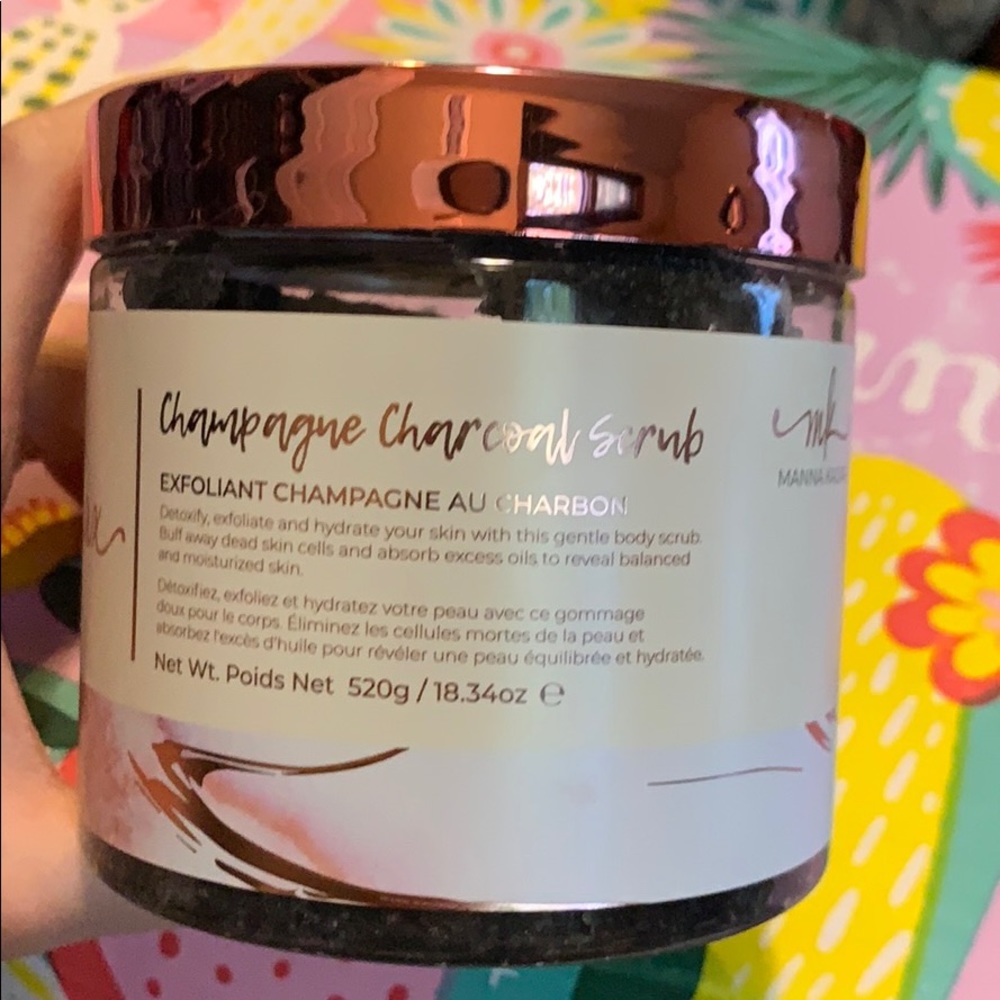 Manna Kadar Champagne Charcoal Scrub
